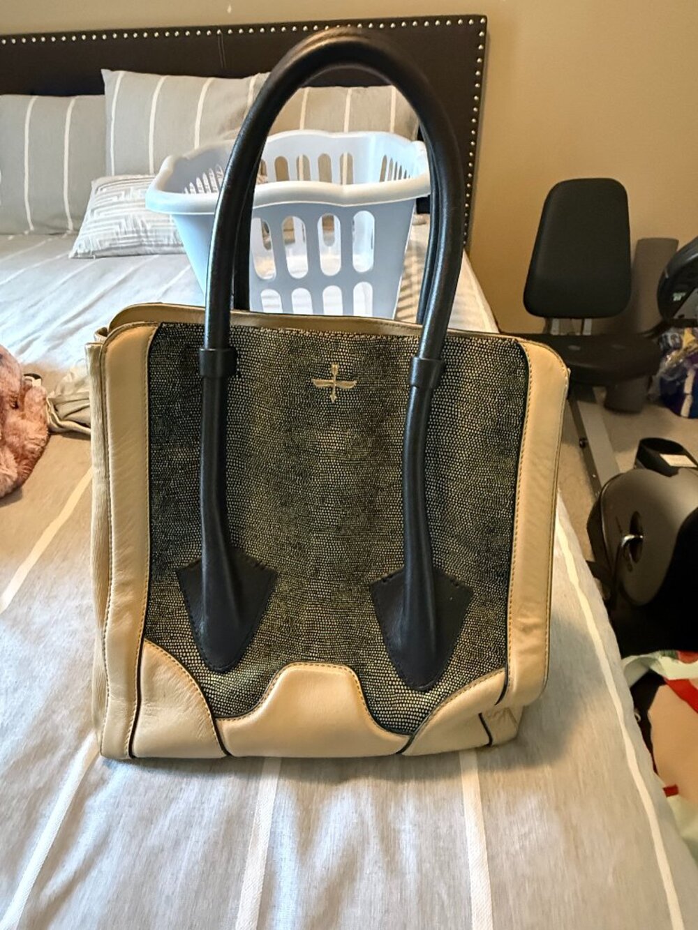 Pour La Victoire Handbag